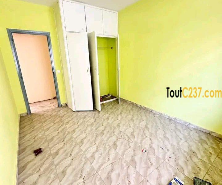 #Douala 5ieme #makepe à 37metres du goudron*villa SIC