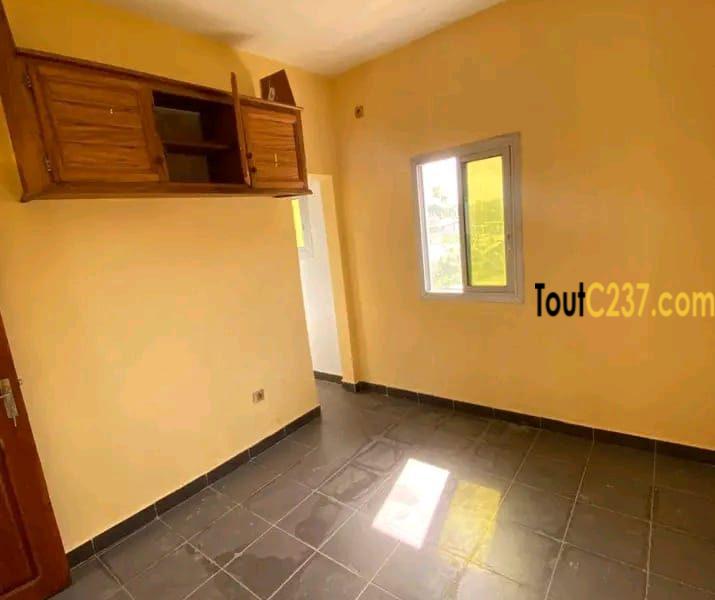 #studio staffé à louer à akwa