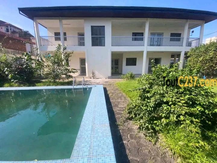 Duplex à louer à Bonapriso Douala