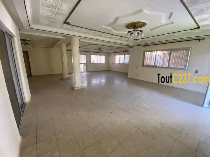 Duplex à louer à Bonapriso Douala