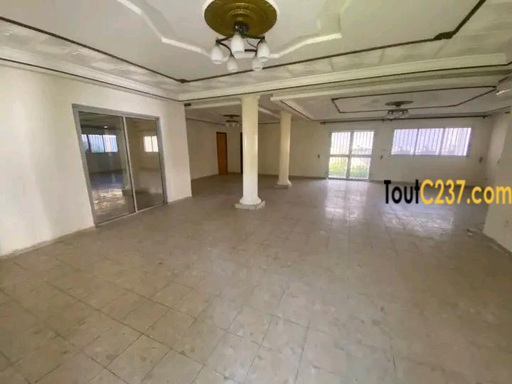 Duplex à louer à Bonapriso Douala