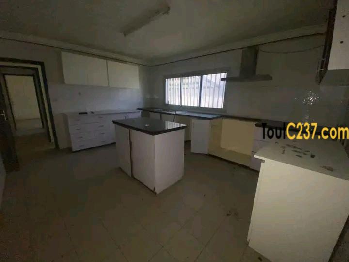 Duplex à louer à Bonapriso Douala