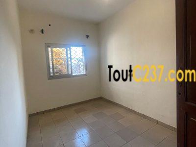 Appartement à louer à Bonamoussadi, Douala