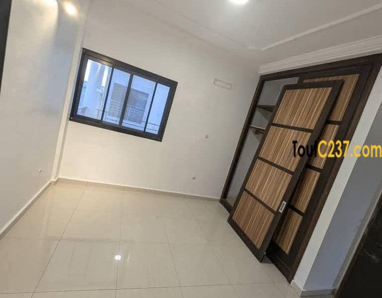 Appartement haut standing à louer à Grand Mall, Douala