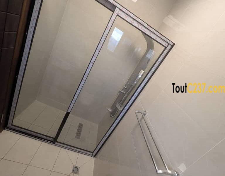 Appartement haut standing à louer à Grand Mall, Douala