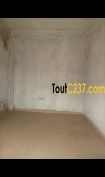 Boutique à louer à Akwa, Douala