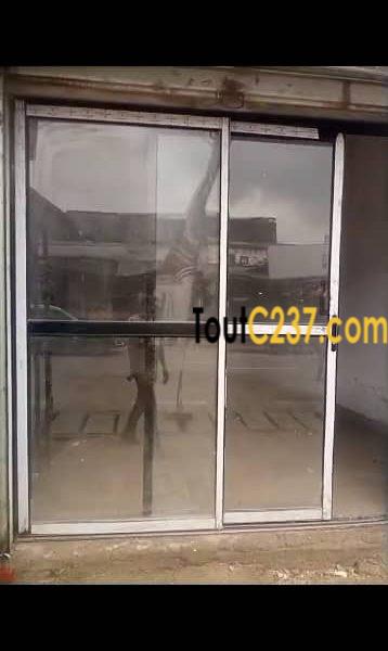 Boutique à louer à Akwa, Douala