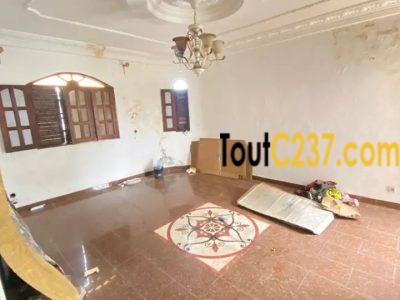 Triplex à louer à Deido, douala