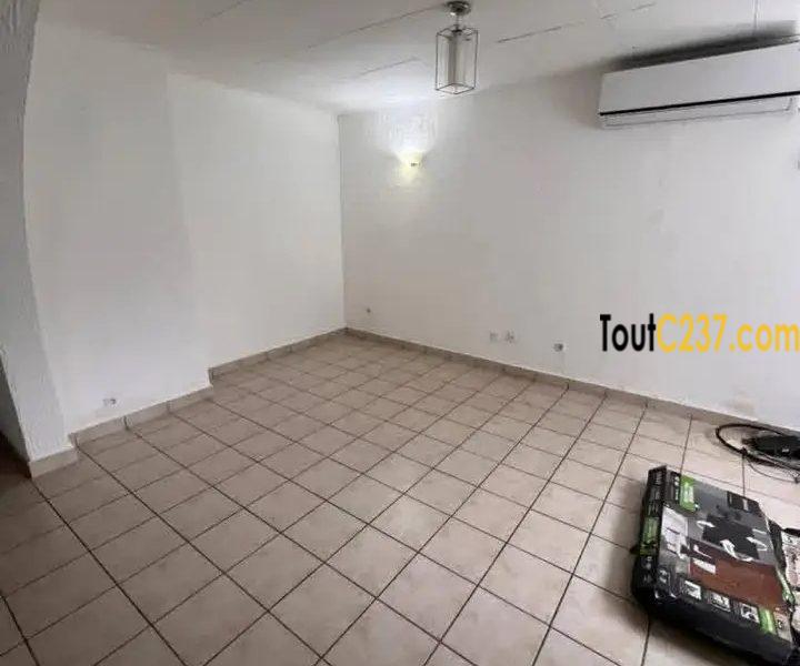 Duplex avec piscine à louer à Bonapriso