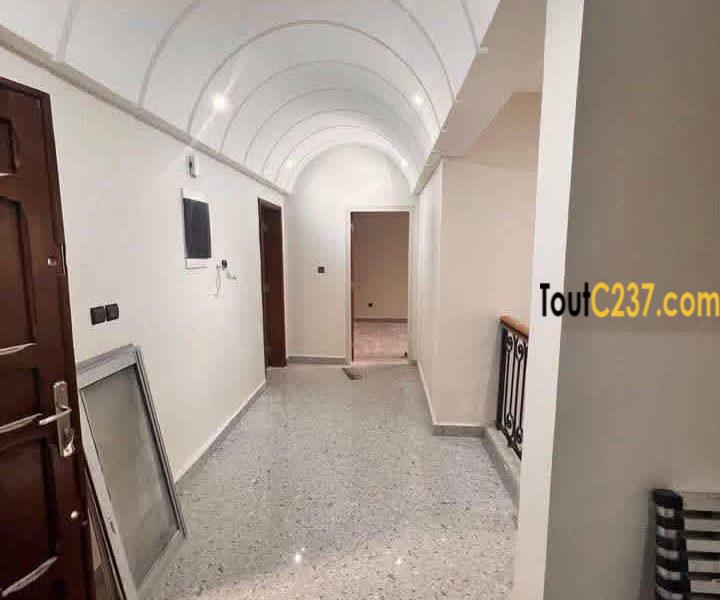 Duplex à louer à Bonapriso Douala