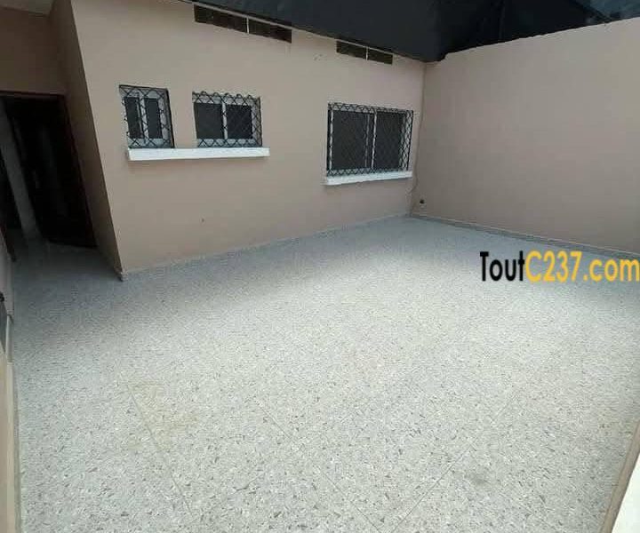 Duplex à louer à Bonapriso Douala