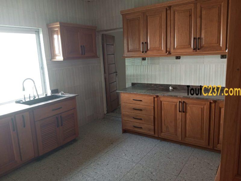 Duplex à louer à Bonapriso Douala