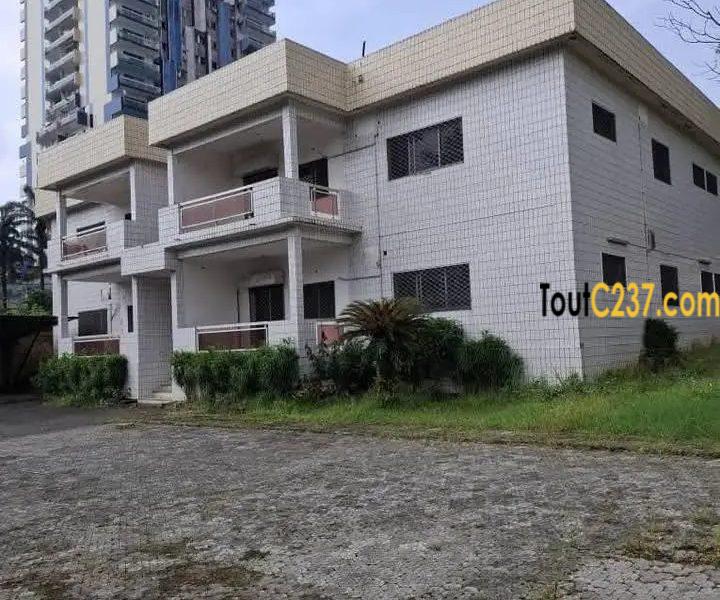 Immeuble (Duplex) à louer à Bonanjo