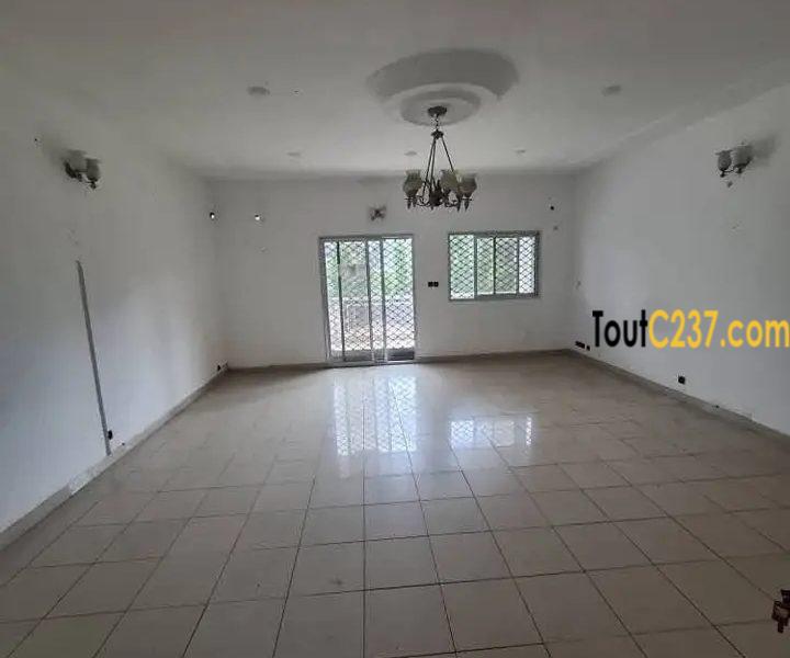 Immeuble (Duplex) à louer à Bonanjo