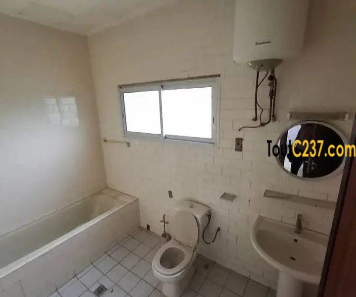 Immeuble (Duplex) à louer à Bonanjo