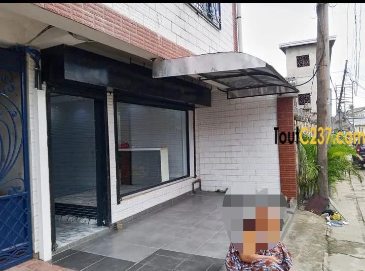 Boutique à louer à Bonapriso
