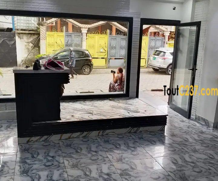 Boutique à louer à Bonapriso