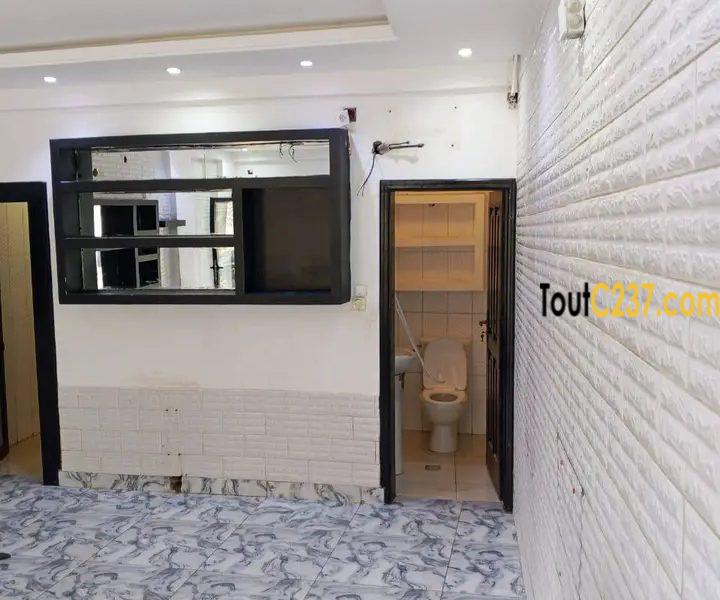 Boutique à louer à Bonapriso