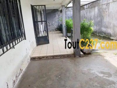 Villa à louer à Bonapriso, Douala