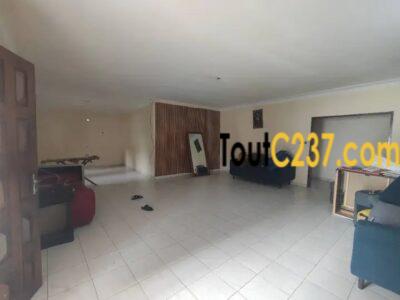 Villa à louer à Logpom Douala
