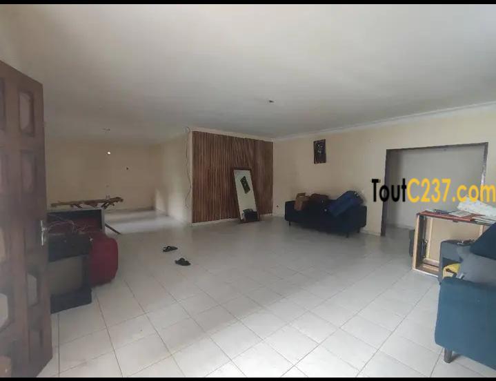 Villa à louer à Logpom Douala