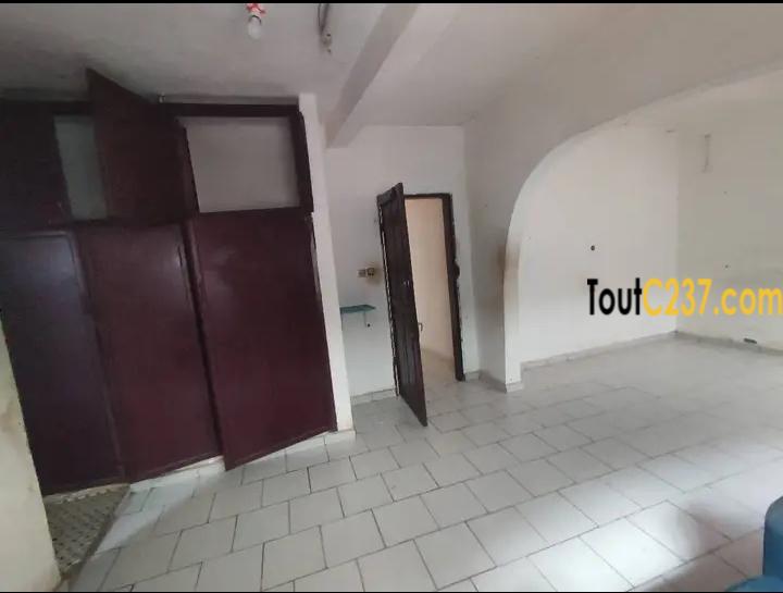 Villa à louer à Logpom Douala