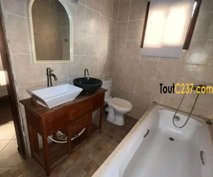 Maison à louer à Youpwe par Bonapriso