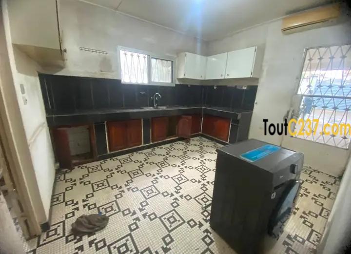 Magnifique villa à louer à Bonapriso avec piscine