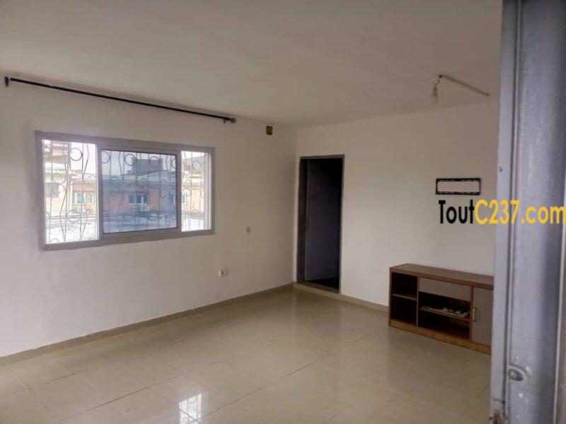 Studio moderne à louer à Akwa