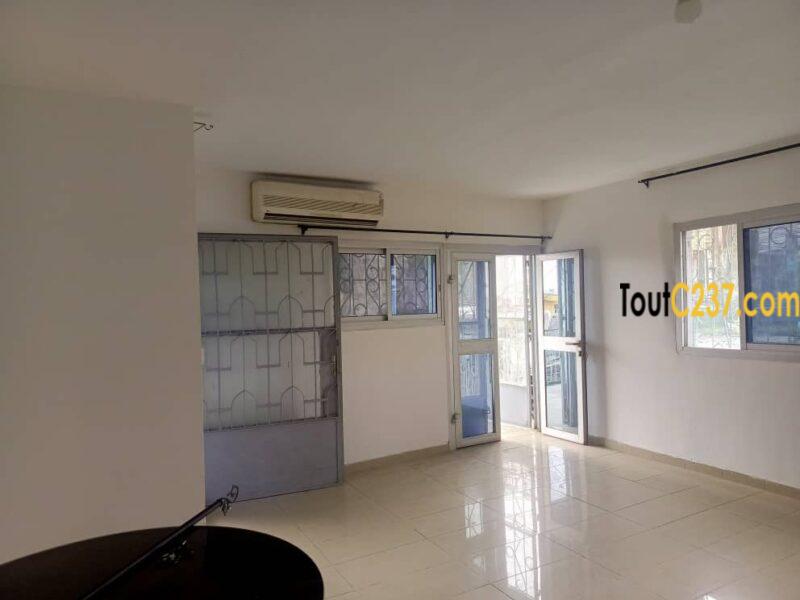 Studio moderne à louer à Akwa