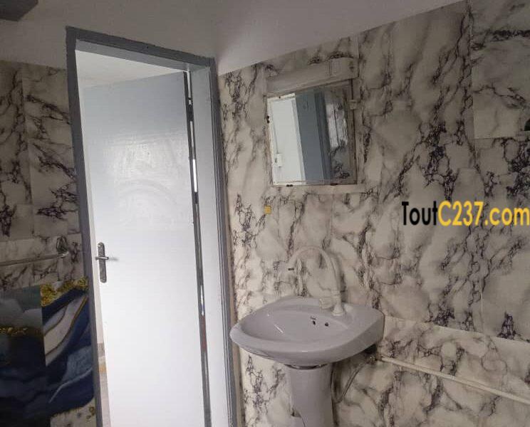 Studio moderne à louer à Akwa