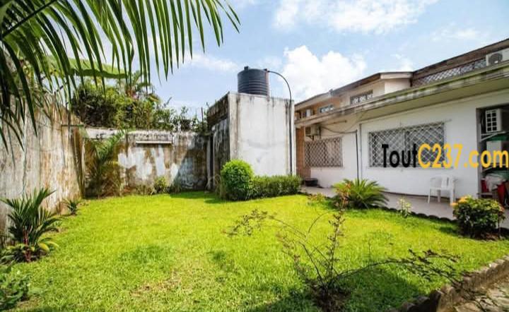 Grande et Belle Villa à louer à Bonapriso Douala