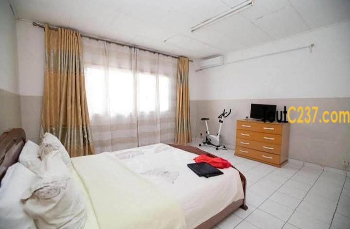 Grande et Belle Villa à louer à Bonapriso Douala