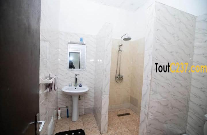 Grande et Belle Villa à louer à Bonapriso Douala