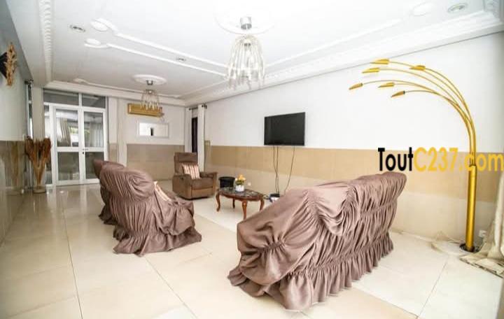 Grande et Belle Villa à louer à Bonapriso Douala