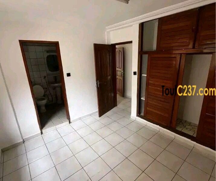 Appartement à louer à Bonapriso Douala