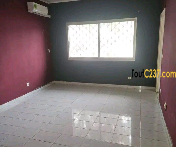 Duplex à louer à Bonapriso Douala