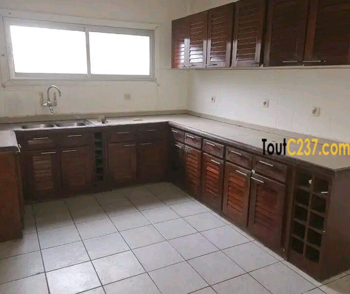 Duplex à louer à Bonapriso Douala