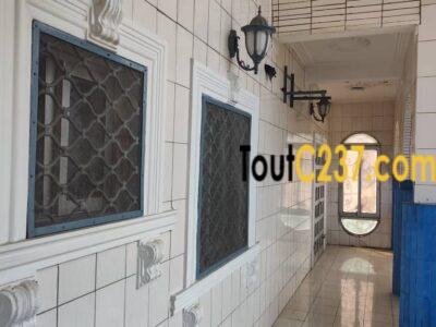 Maison R+1 à vendre à Bonamoussadi, Douala