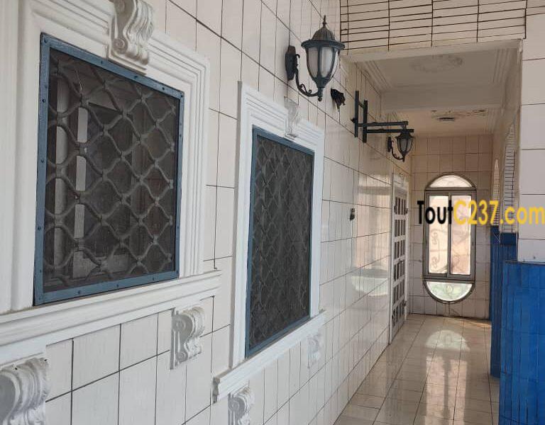 Maison R+1 à vendre à Bonamoussadi, Douala
