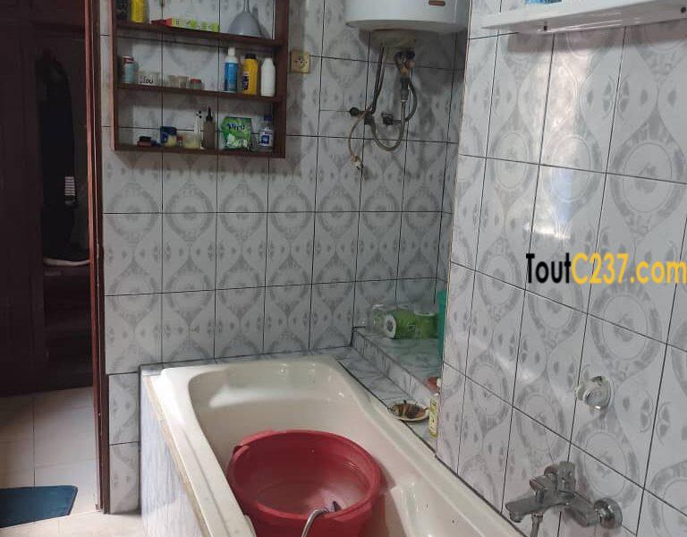Maison R+1 à vendre à Bonamoussadi, Douala