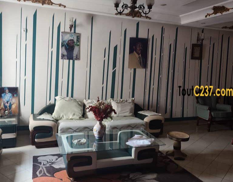 Maison R+1 à vendre à Bonamoussadi, Douala