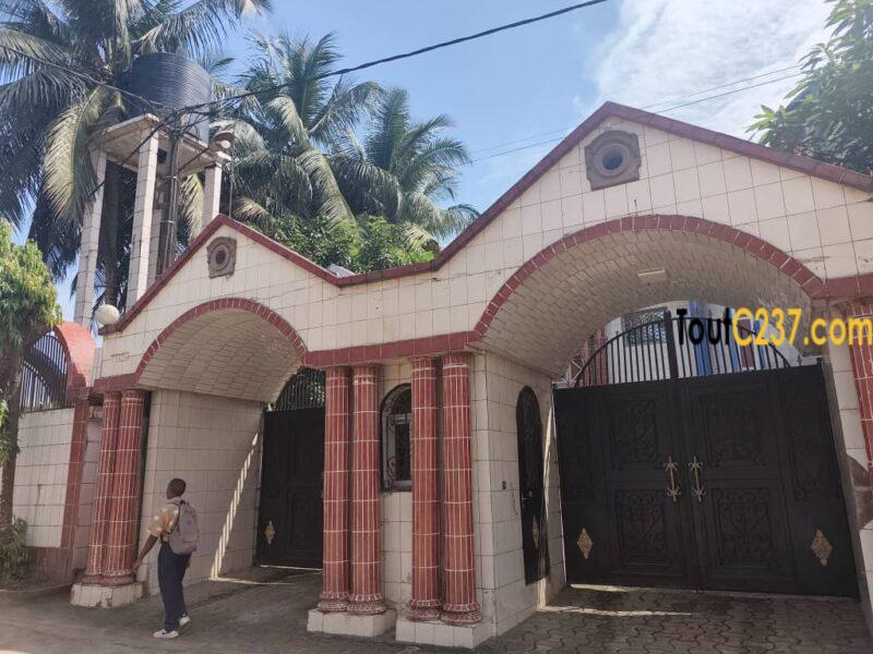 Maison R+1 à vendre à Bonamoussadi, Douala