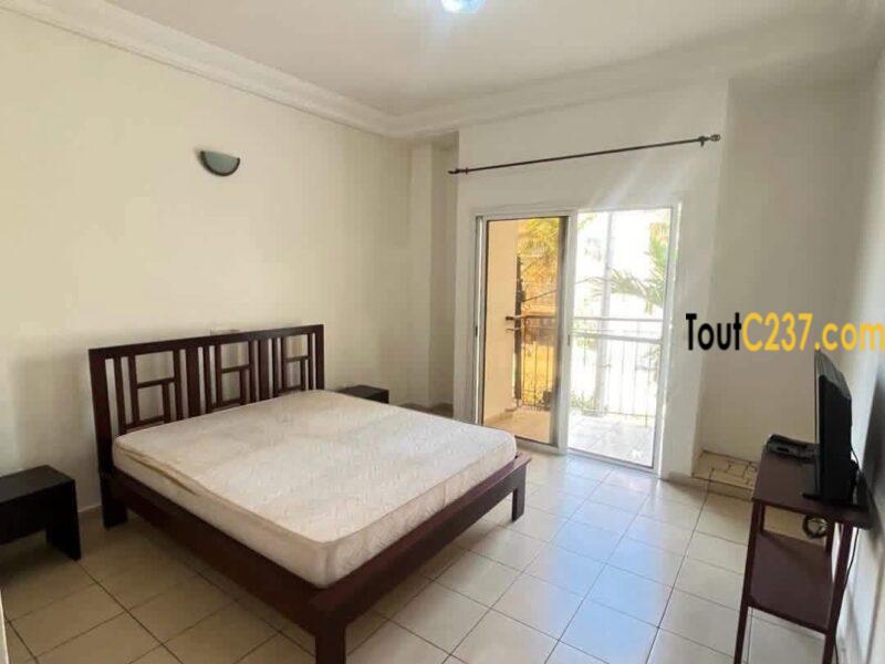 Appartement de 3 chambres à louer à Bonapriso, Douala