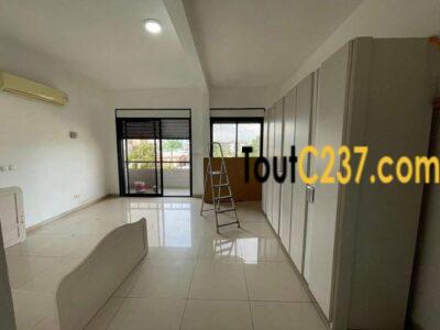 Appartement de 4 chambres à louer à Bonapriso