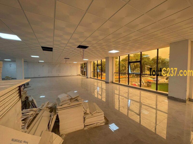 Bureaux en Open Space à louer à Bonanjo, Douala